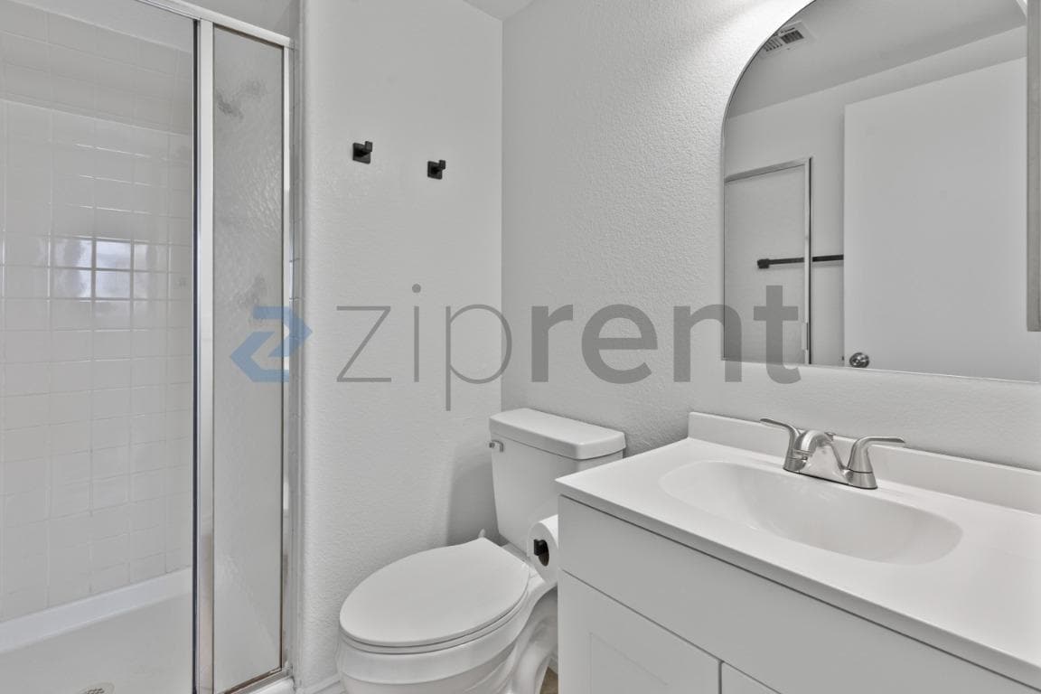 Building Photo - Unit