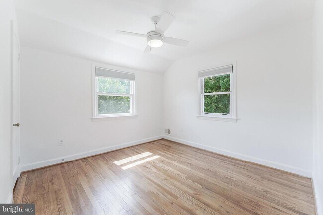 Building Photo - 1709 Patrick Henry Dr