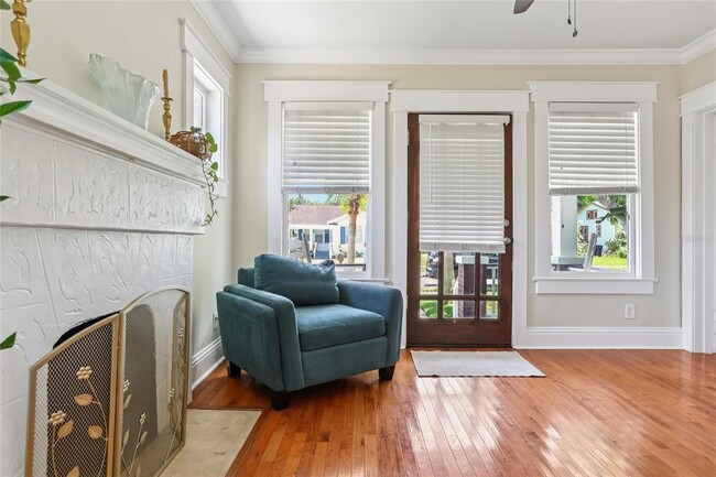 Building Photo - 712 E Caracas St