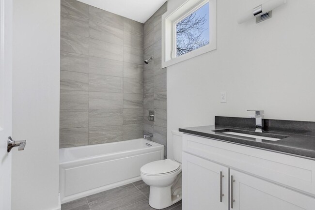 Building Photo - 8 Harris St