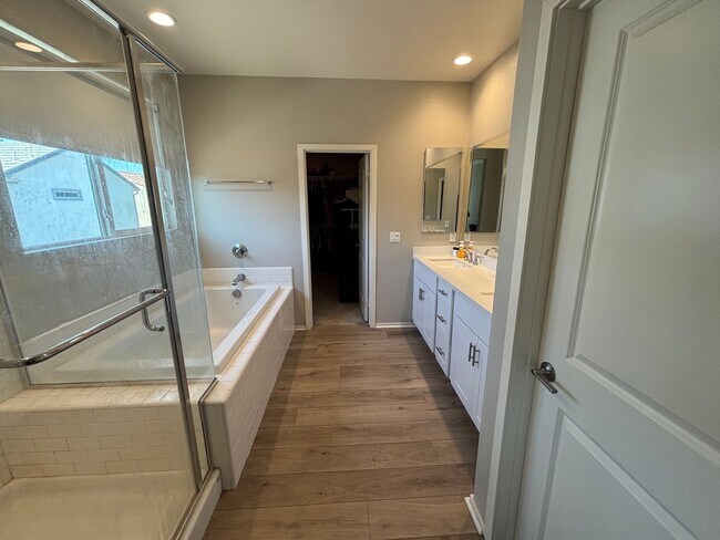 Building Photo - Spacious 3-Bedroom Home with Community Ame...