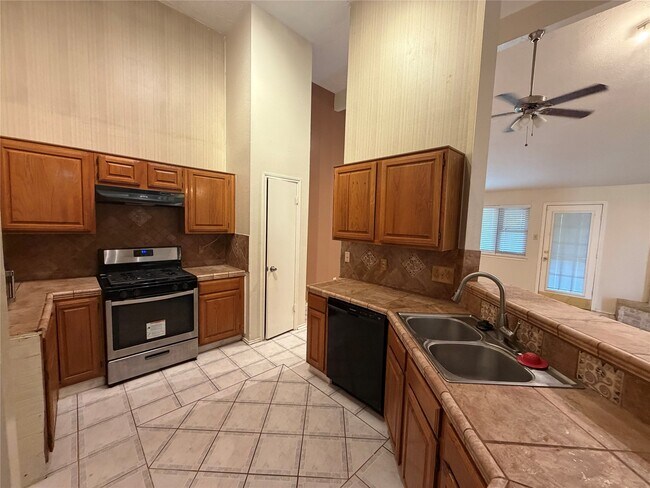 Building Photo - 1423 Elkwood Dr