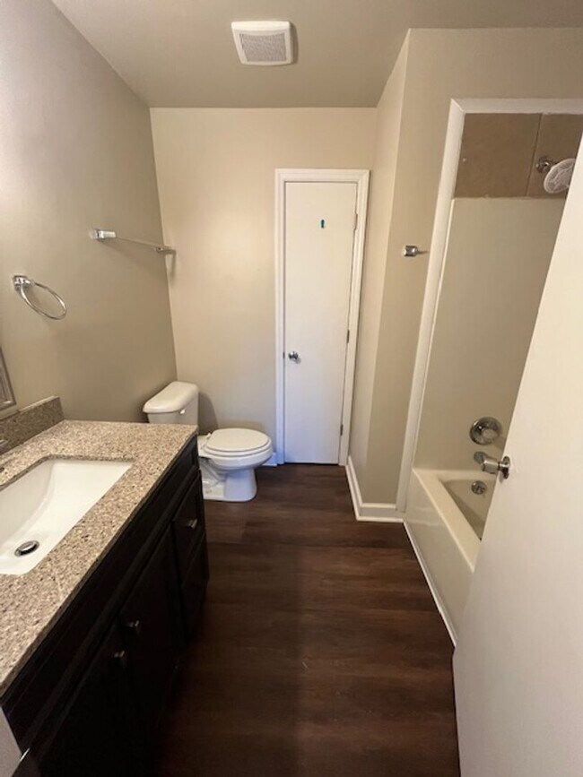 Building Photo - 2-bedroom, 1-bath in Nicholasville, KY