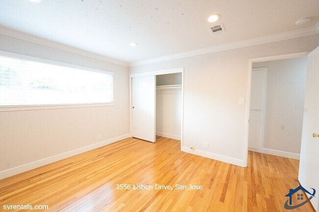 Building Photo - 3556 Lisbon Dr