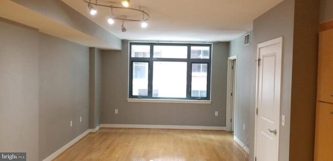 Building Photo - 1117 10th St NW