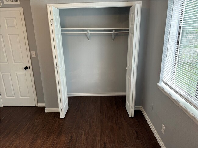 Building Photo - 1221 Houston St