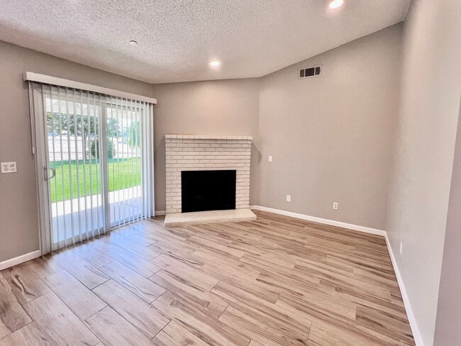 Building Photo - $2,850 Shaw & Academy 4 Bedroom / 2 Bathro...