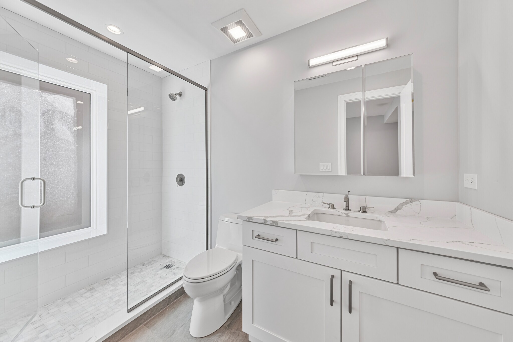 Building Photo - 935 W Winona St