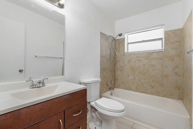 Building Photo - 4108 NW 79th Ave