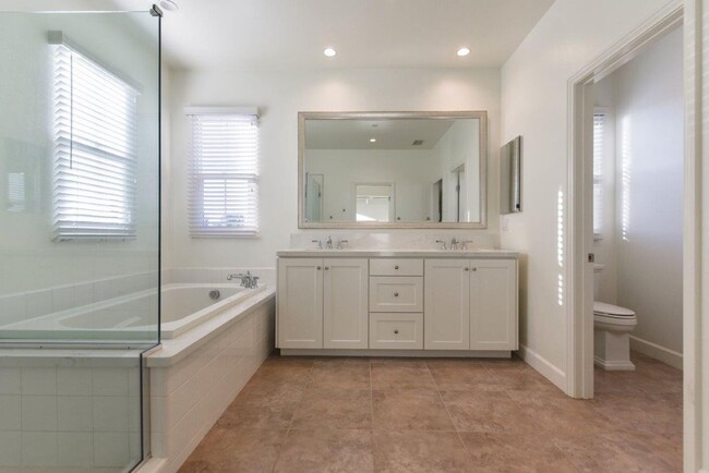 Building Photo - Irvine Single Family house 4bd/3ba Eastwoo...