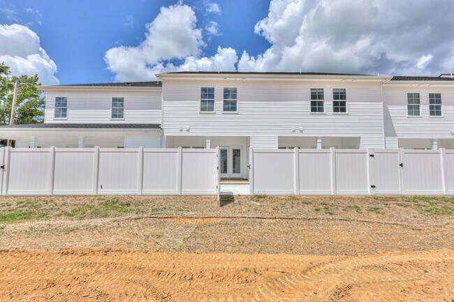 Building Photo - 1/2 OFF MOVE IN SPECIAL....BRAND NEW Luxury Townhome in Tullahoma!!
