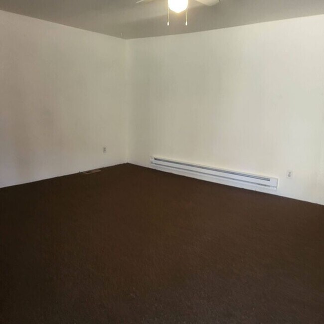 Building Photo - Rural Home on 80 acres horse property off ...