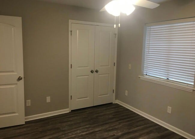 Building Photo - Renovated 2 Bedroom 2 Bathroom Condo off N...