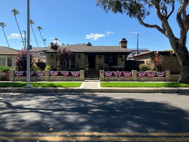 Building Photo - 707 12th St