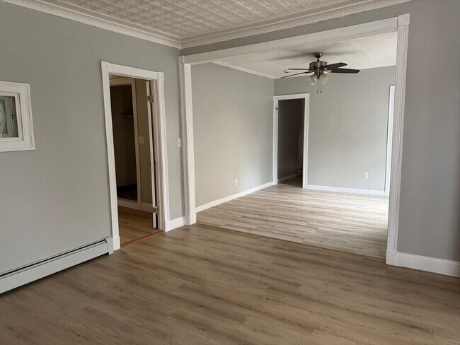 Building Photo - 409 Moody St