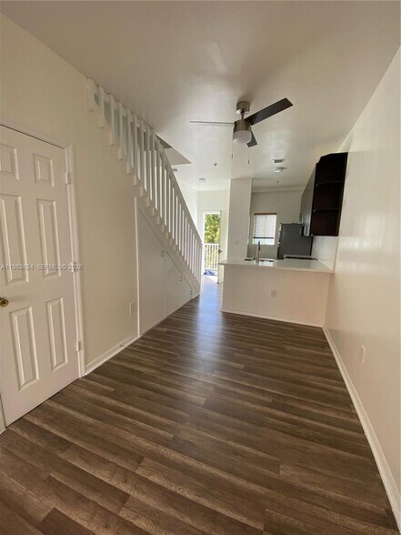 Building Photo - 928 SW 3rd St