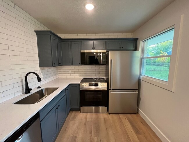 Building Photo - Pre Leasing 26-27 School Year! Newly Remodeled Home near KSU Football Stadium
