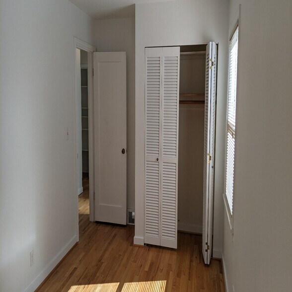 Building Photo - 1036 NE 102nd St