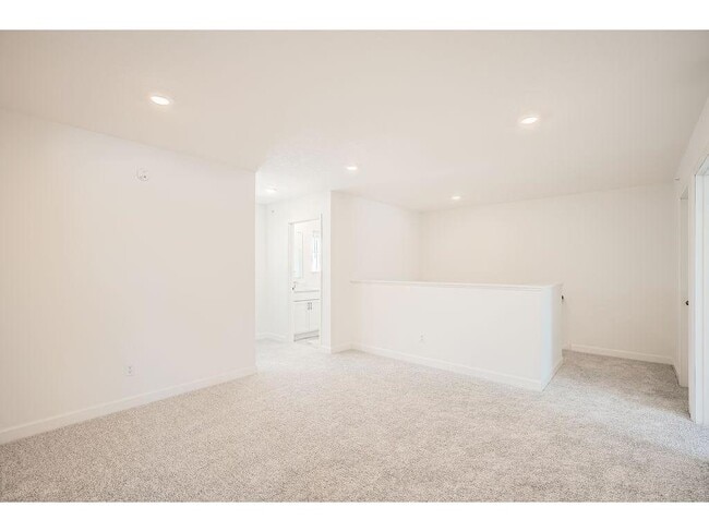 Building Photo - 1082 Jubert Dr