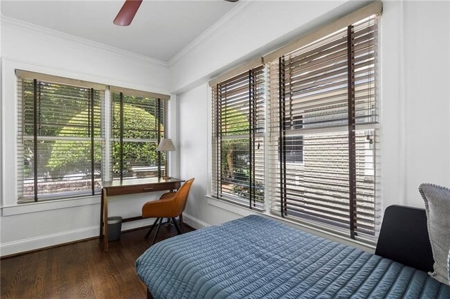 Building Photo - 663 Yorkshire Rd NE