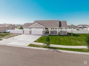 Building Photo - 3002 Sandy Dr