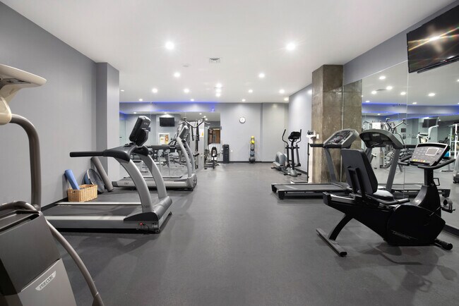 Building Photo - 7135 Hollywood Blvd