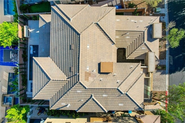 Building Photo - 68 Grey Feather Dr