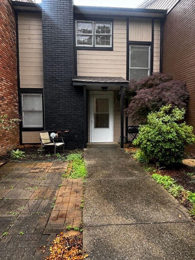 Building Photo - 4324 Vista Dr