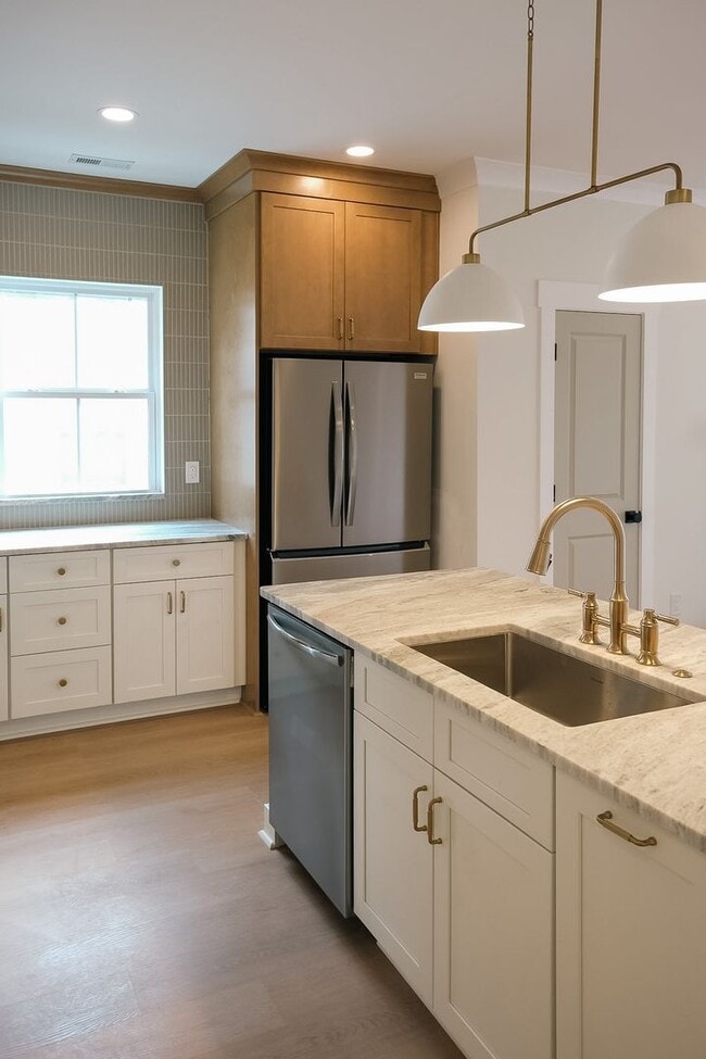 Building Photo - 207 S Calhoun St