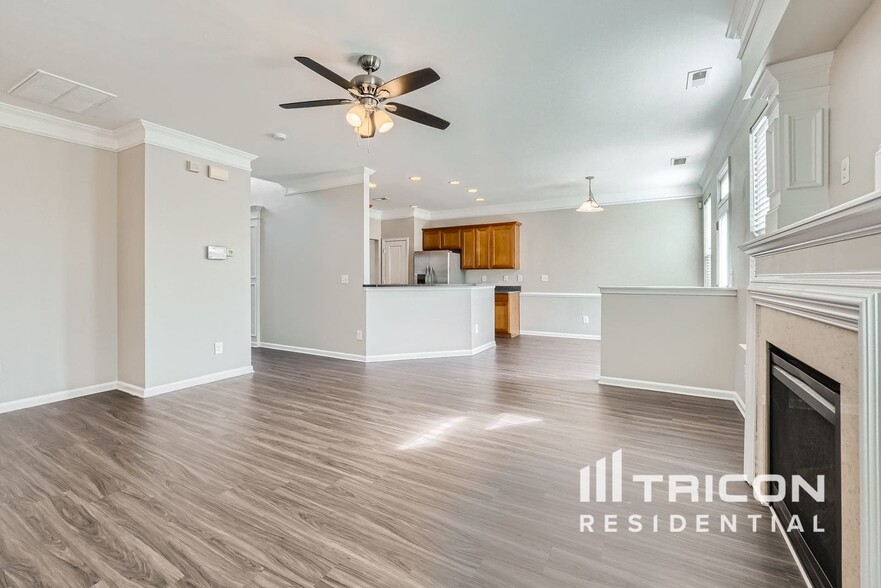 Building Photo - 12733 Oakton Hunt Dr
