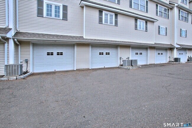 Building Photo - 39 Maple Tree Ave