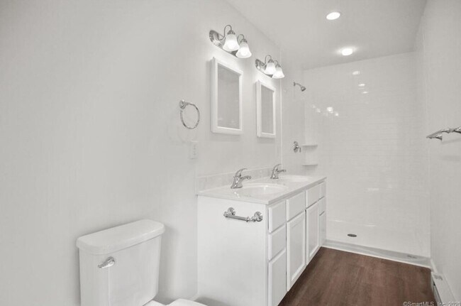 Building Photo - West Washington Townhomes