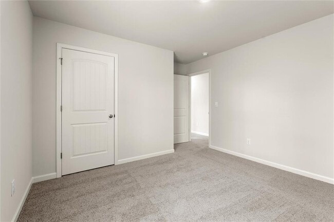 Building Photo - 127 Landsdowne Way SE