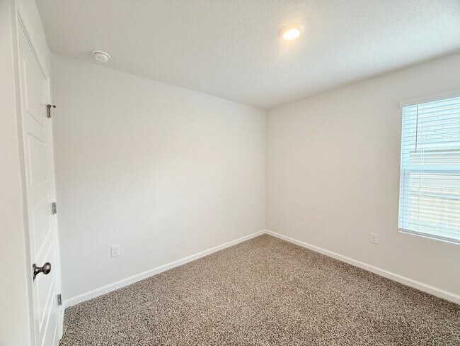 Building Photo - Modern 3-Bedroom Home in Bridlewood