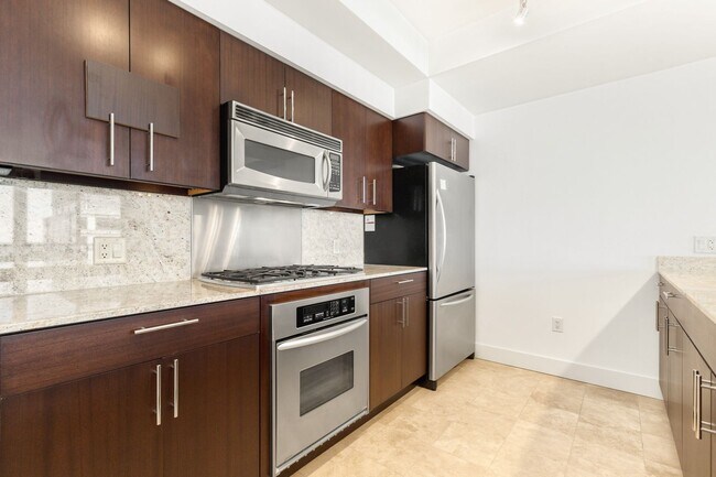 Building Photo - 650 Bellevue Way NE