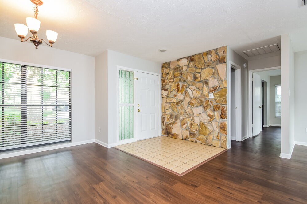 Building Photo - 3819 Cloverhill Ct