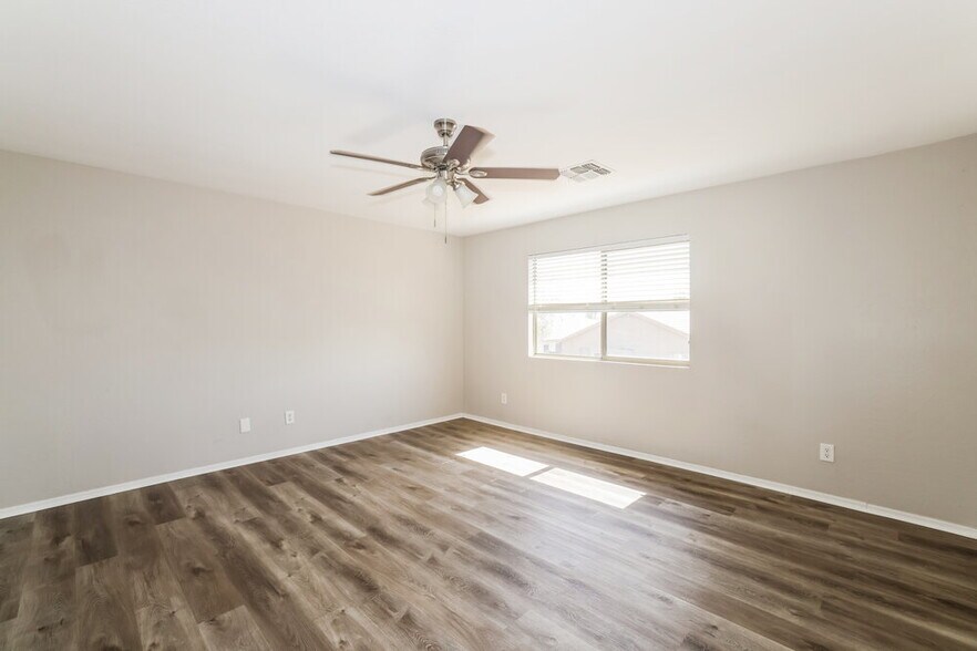 Building Photo - 13833 W Keim Dr