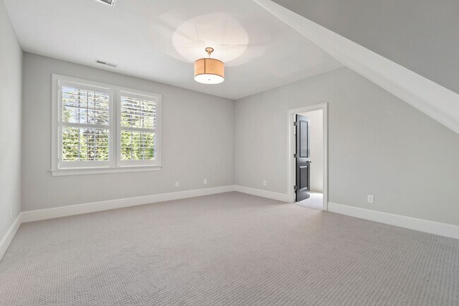Building Photo - Custom Built 4BD, 4BA Home with Bonus Room...