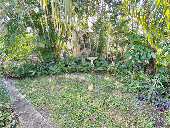 Building Photo - 425 Bougainvilla Dr