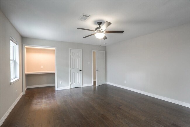 Building Photo - 730 Bison Dr