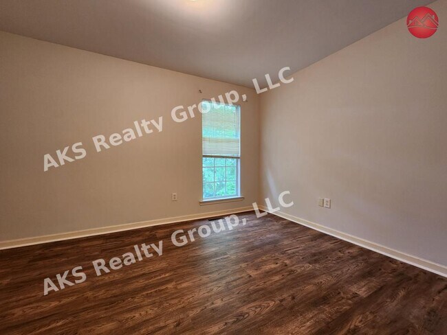 Building Photo - 1090 Thompson Rd