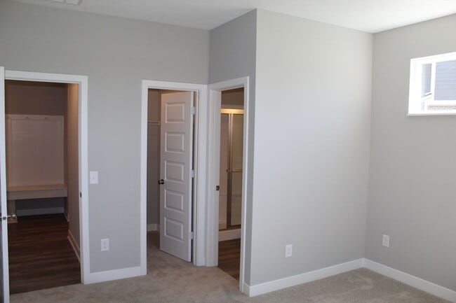 Building Photo - Beautiful Newer 5 BR Home in Brownsburg!