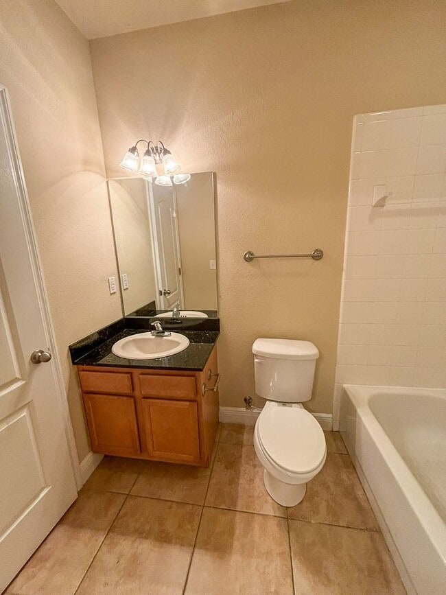 Building Photo - Chase Hollow #40