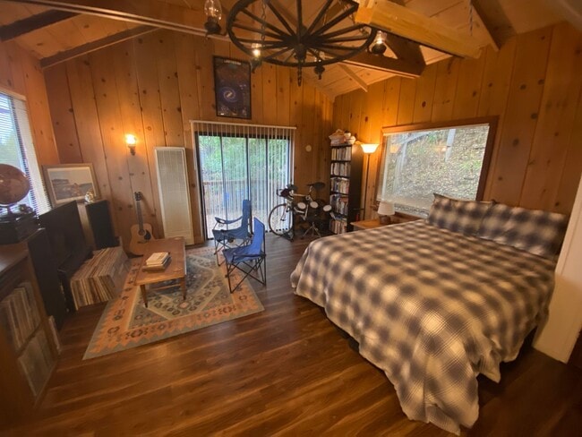 Building Photo - 9000 - EMERALD HILLS