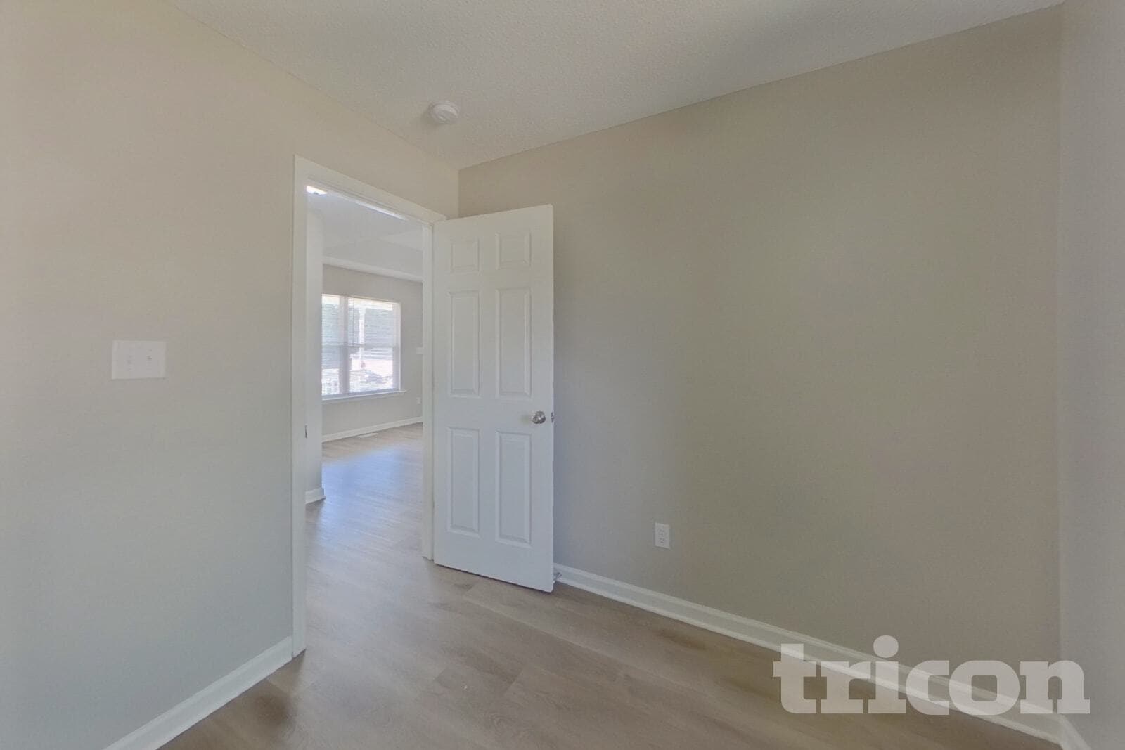 Building Photo - 2425 Saluda Dr