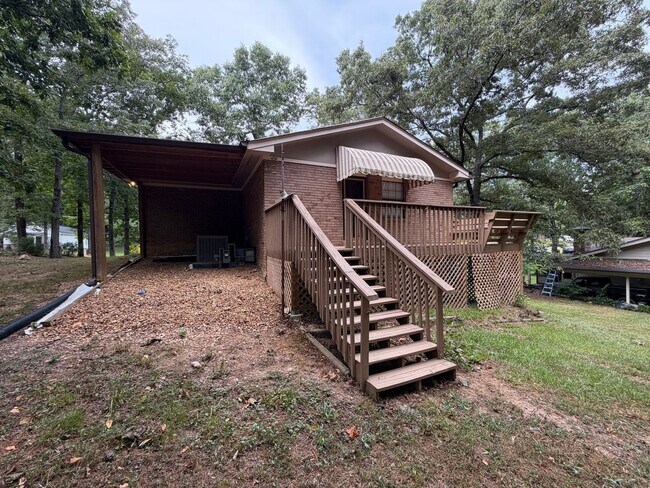 Building Photo - Large 4/2 with finished basement/bonus room- $1,895