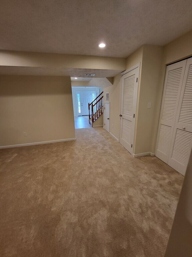Building Photo - SPACIOUS 3-Level Townhome in Winston's Choice