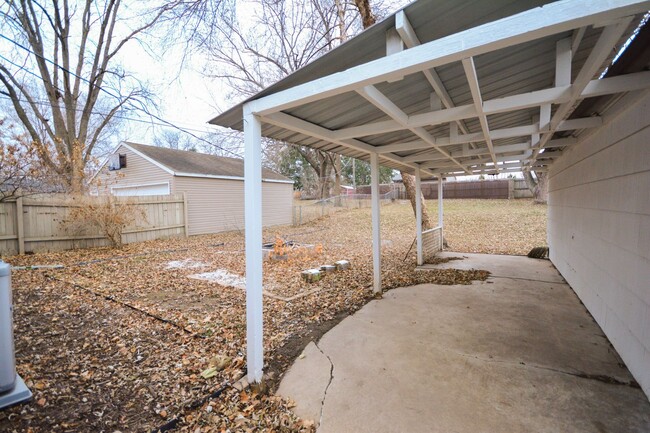 Building Photo - Elton Hills Ranch-Style Home w/Fenced Yard