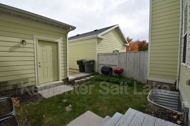 Building Photo - 10533 S Oquirrh Lk Rd