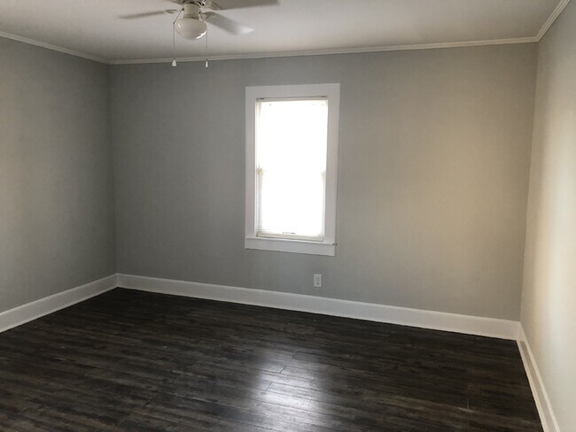 Building Photo - 1090 Brown Ave